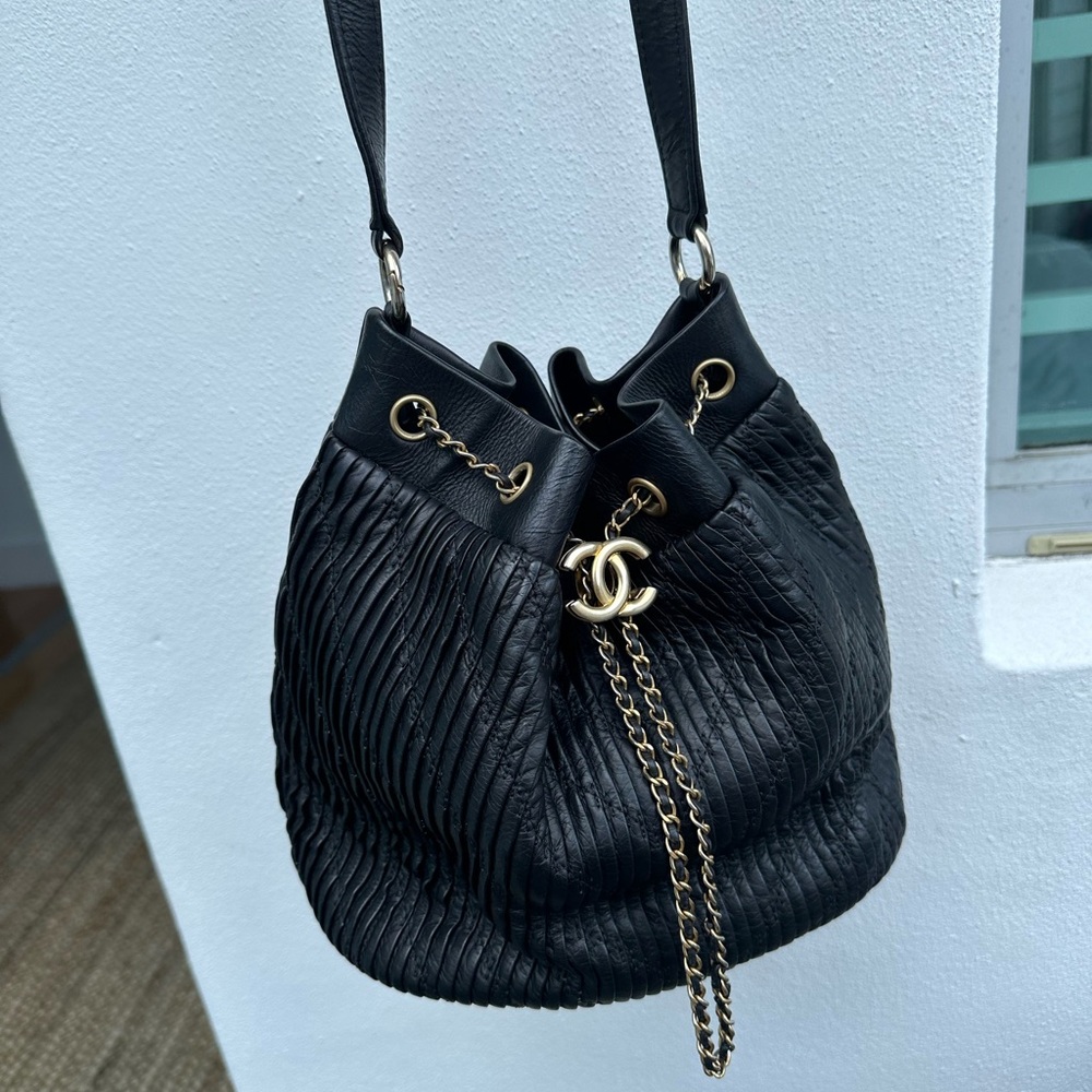 Chanel bucket bag black chevron- gold hardware